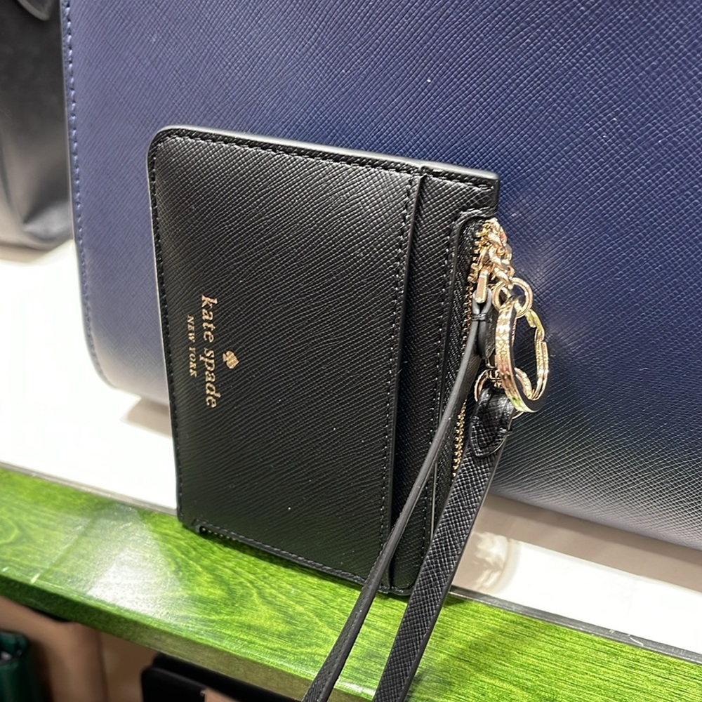 Kate Spade Schuyler Small Card Holder Wristlet
Black 
NWT - Picture 9 of 16